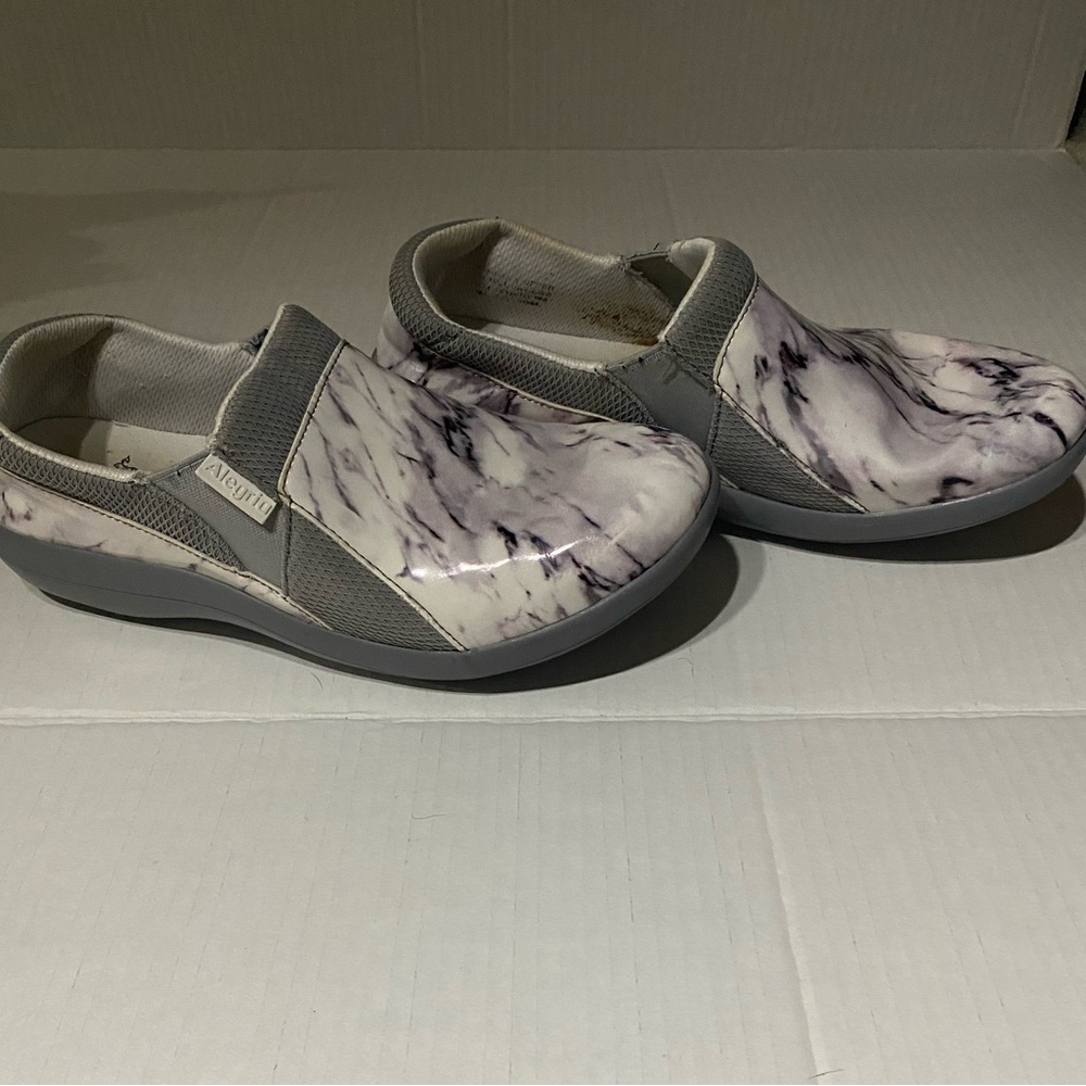 Alegria Duette Gray and White Marble Slip-On Shoes